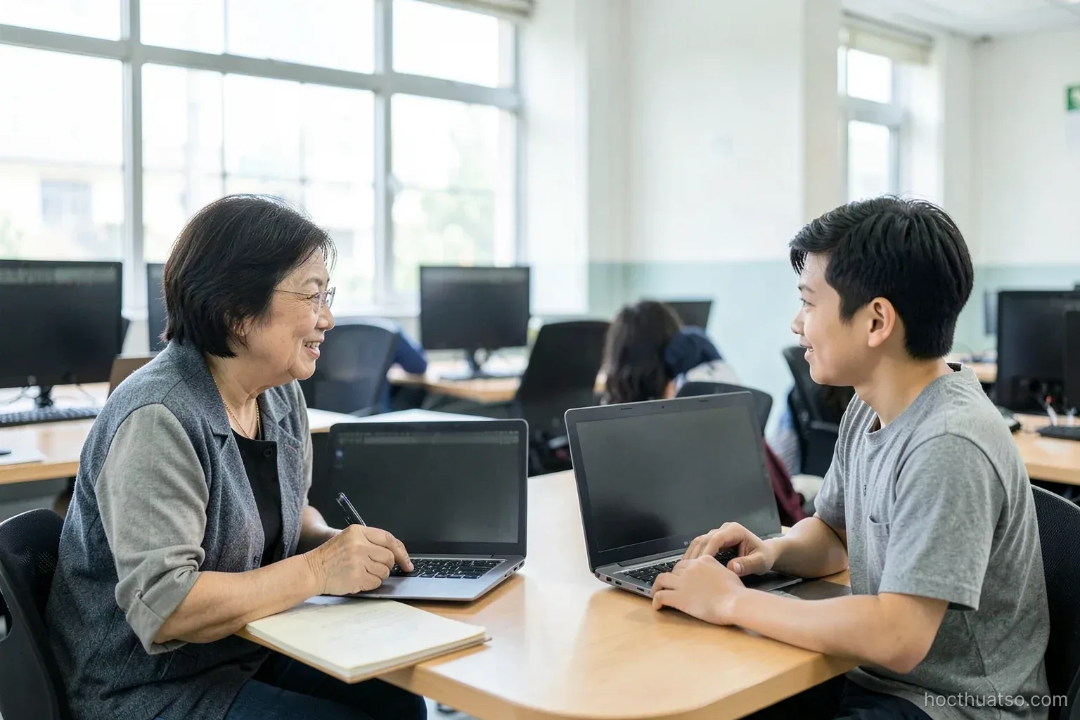 QGIS cho người làm khoa học xã hội: bắt đầu từ một bản đồ ranh giới